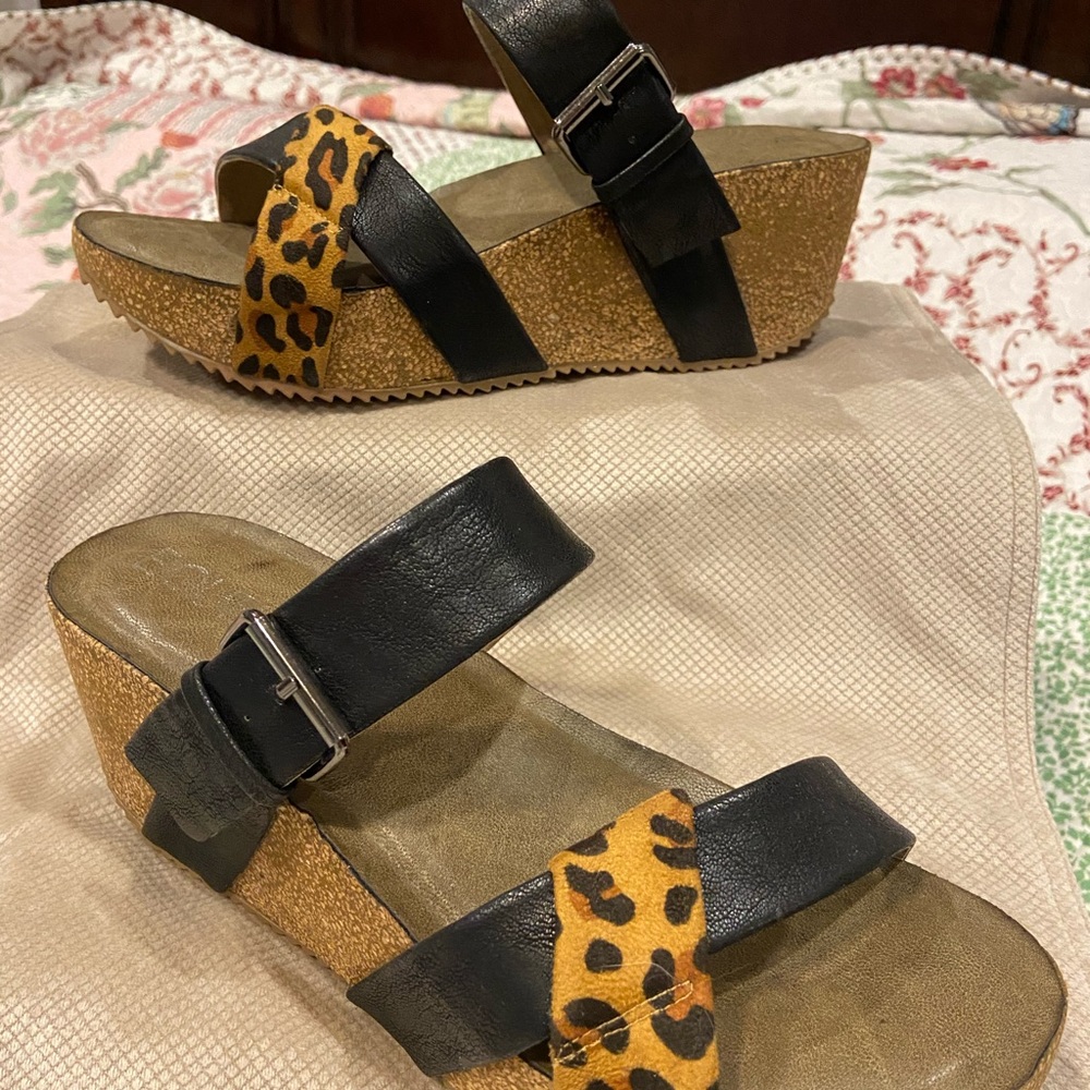 Sandles - Picture 3 of 3